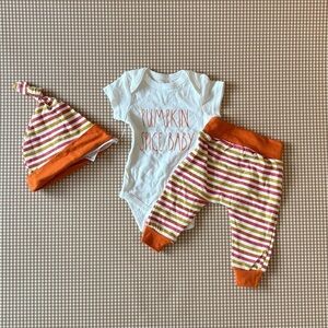 RAE DUNN PUMPKIN SPICE BABY 3 piece set bodysuit/pants & hat.Baby boy girl 0-3mo